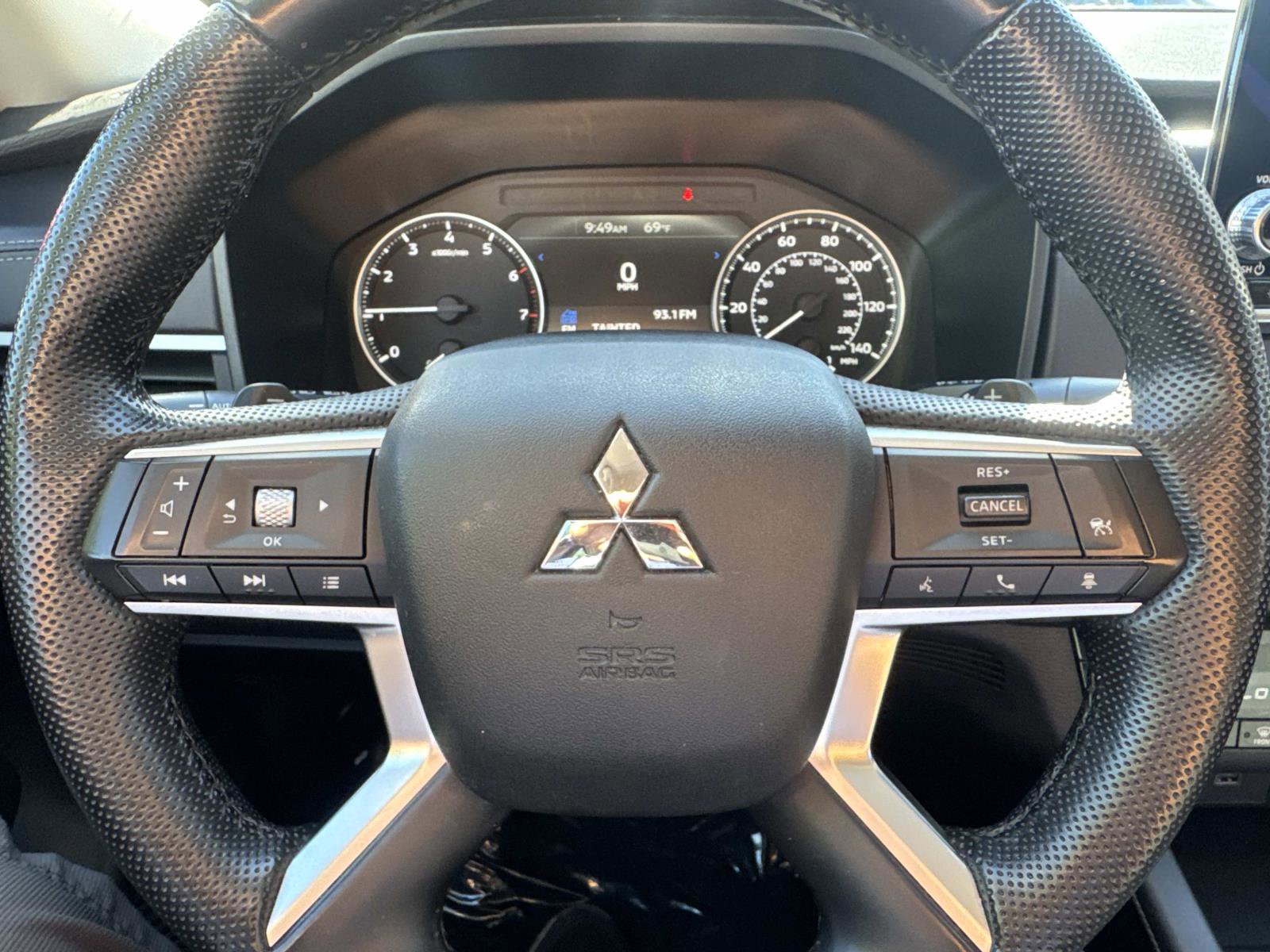 Used 2023 Mitsubishi Outlander SE image 17