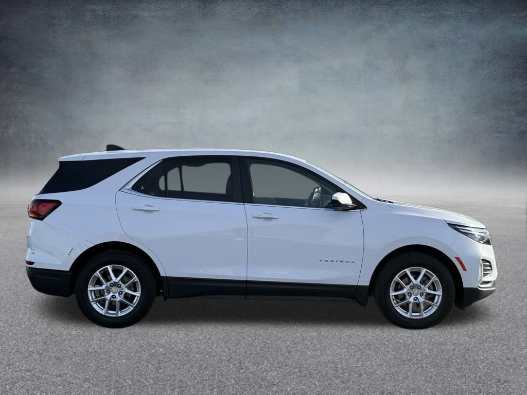 Used 2022 Chevrolet Equinox LT w/ Driver Convenience Package image 2