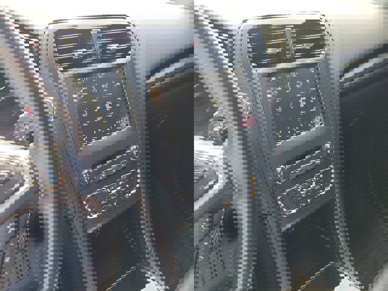 Used 2018 Ford Fusion SE w/ Equipment Group 201A image 22