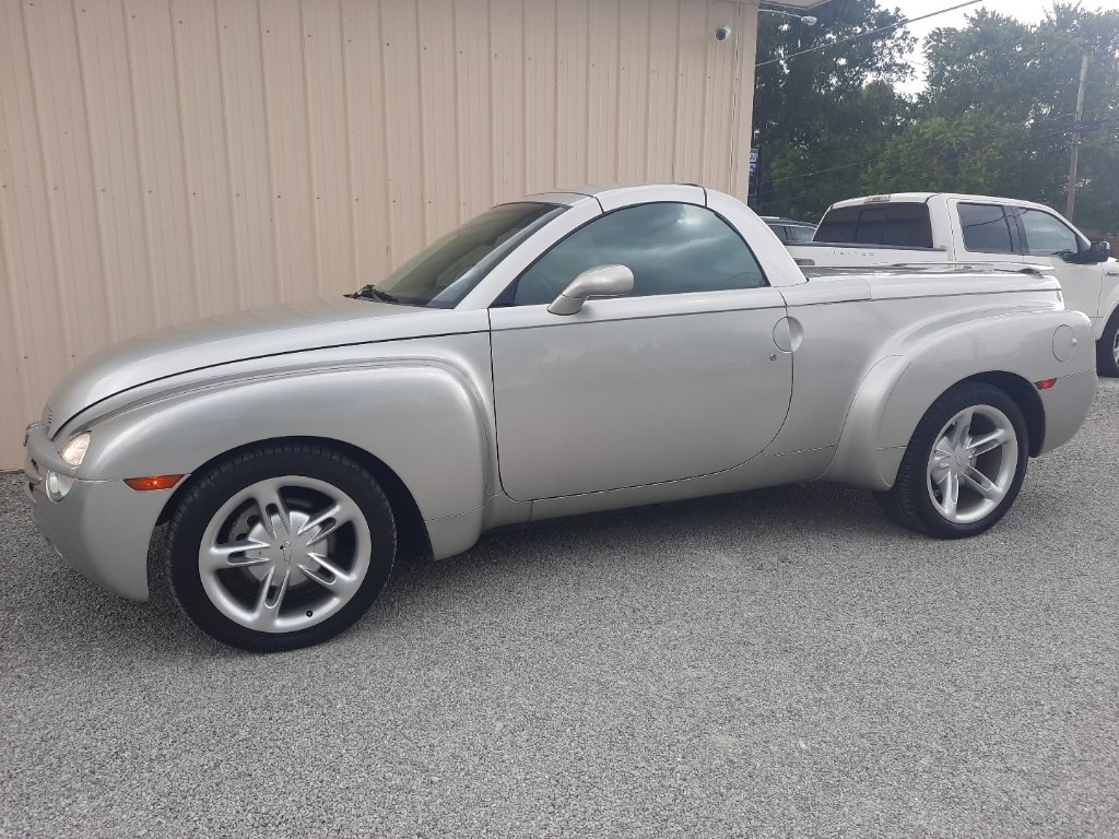 Used 2004 Chevrolet SSR w/ Preferred Equipment Group image 12