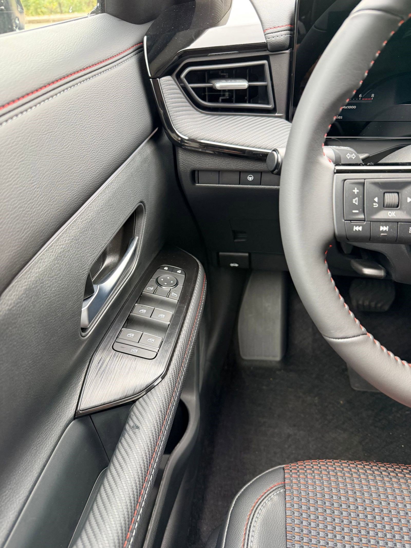 New 2026 Nissan Kicks SR w/ Cold Weather Package image 24