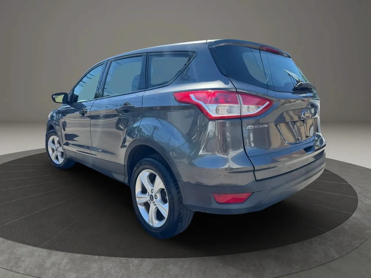 Used 2015 Ford Escape S FWD image 3