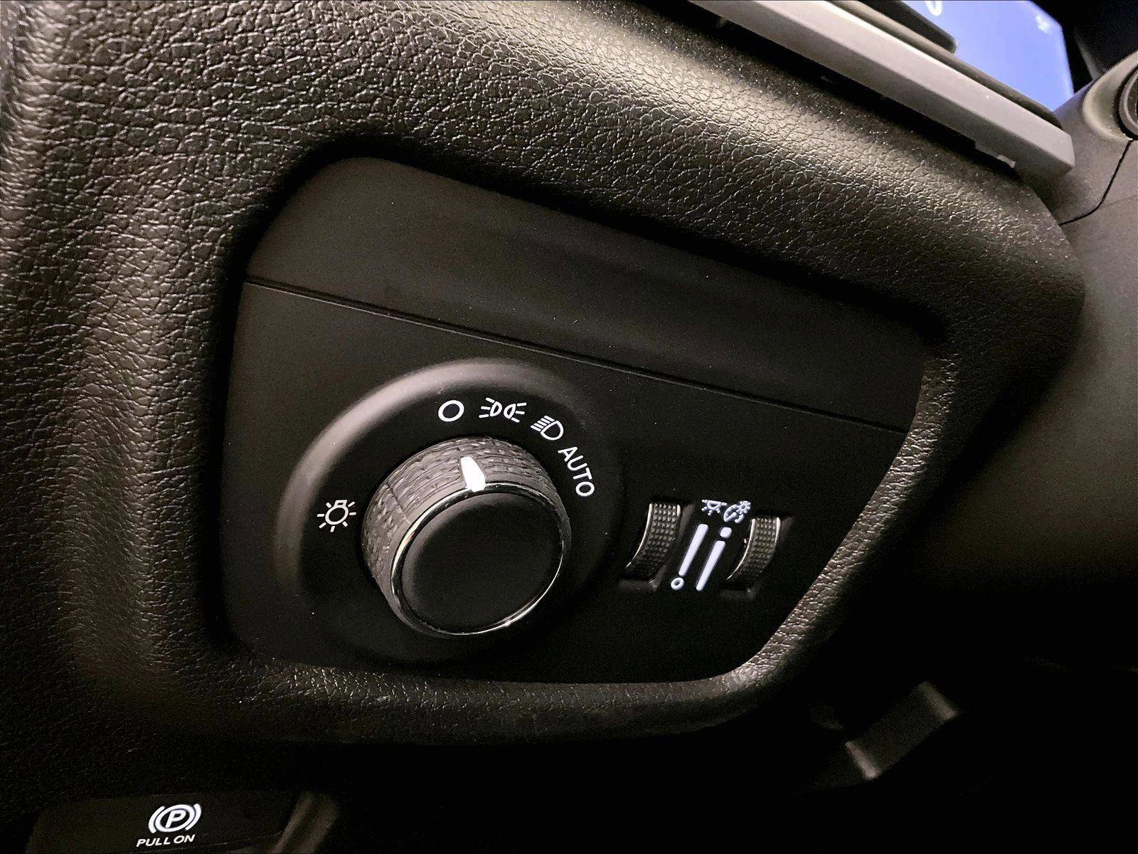 Used 2025 Jeep Grand Cherokee Laredo X w/ Luxury Tech Group I AWD/4WD image 30