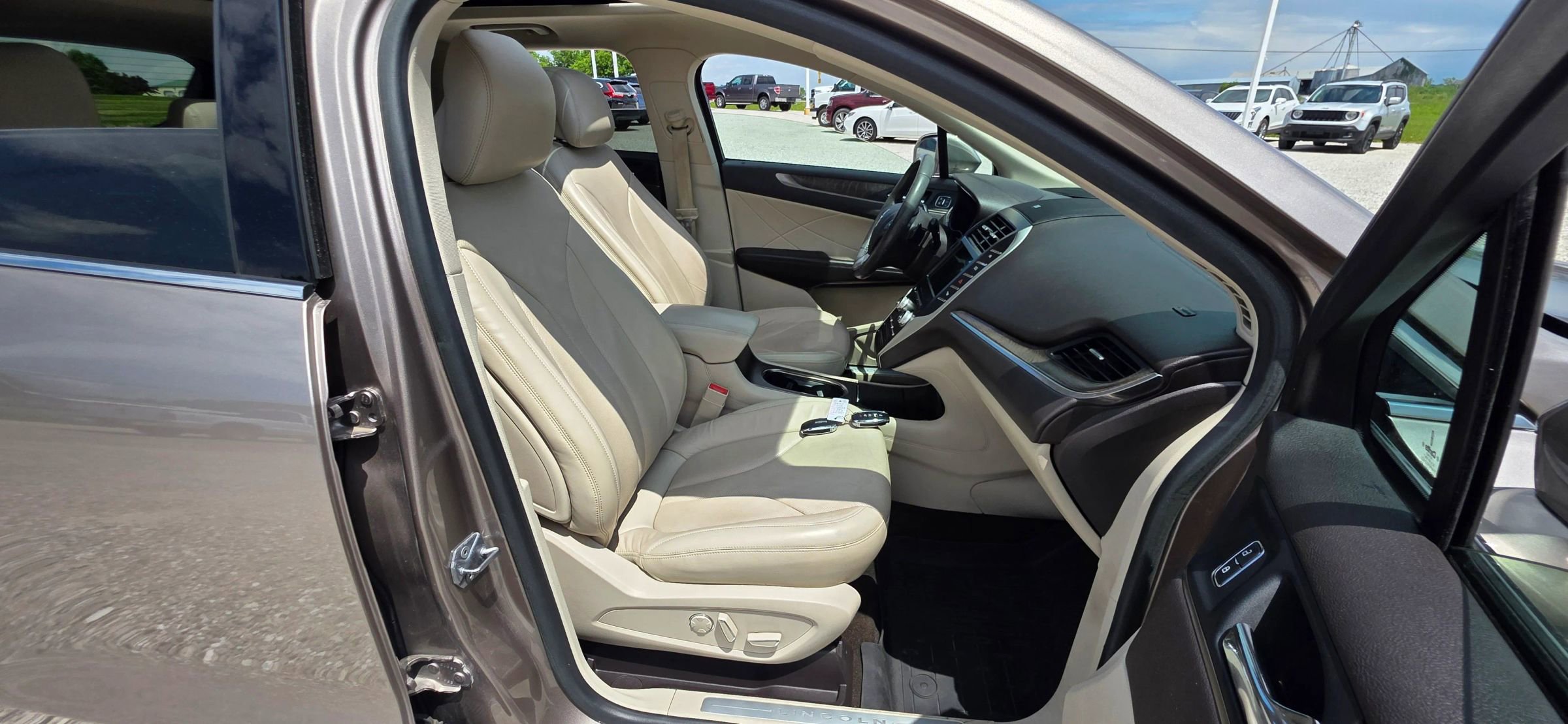 Used 2019 Lincoln MKC Reserve w/ MKC Technology Package FWD image 10