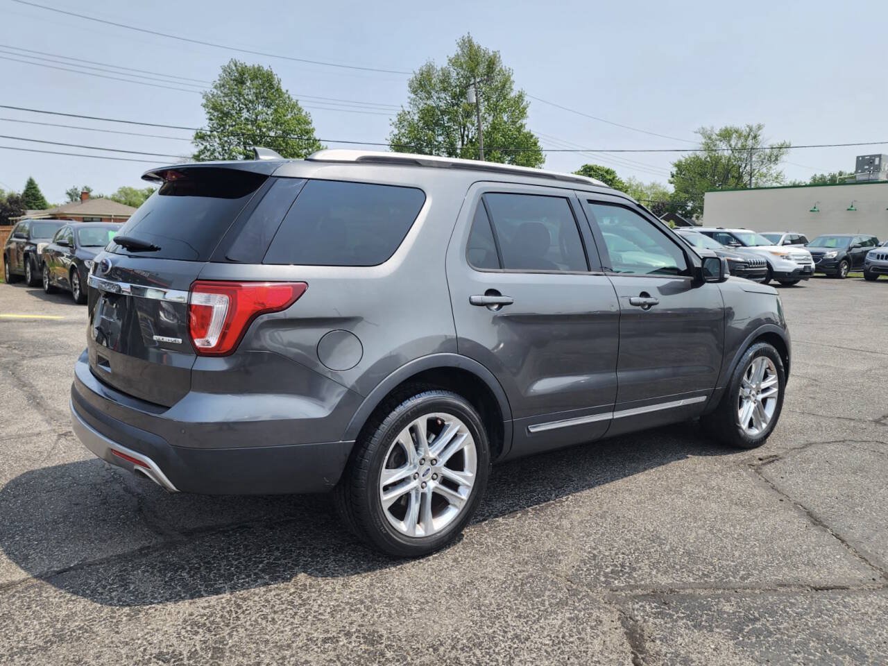 Used 2016 Ford Explorer XLT w/ Equipment Group 202A FWD image 5