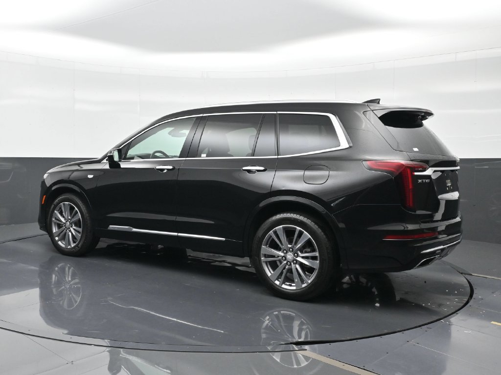 Certified 2025 Cadillac XT6 Premium Luxury FWD image 3