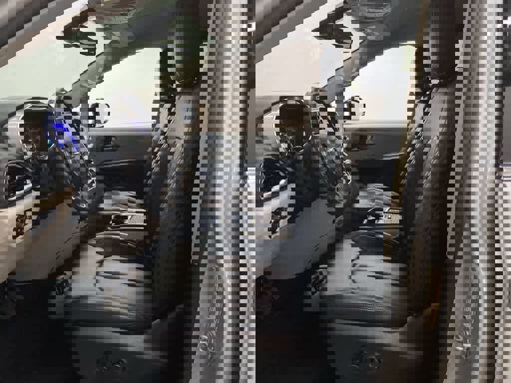 Used 2024 Chrysler Pacifica Touring-L image 13