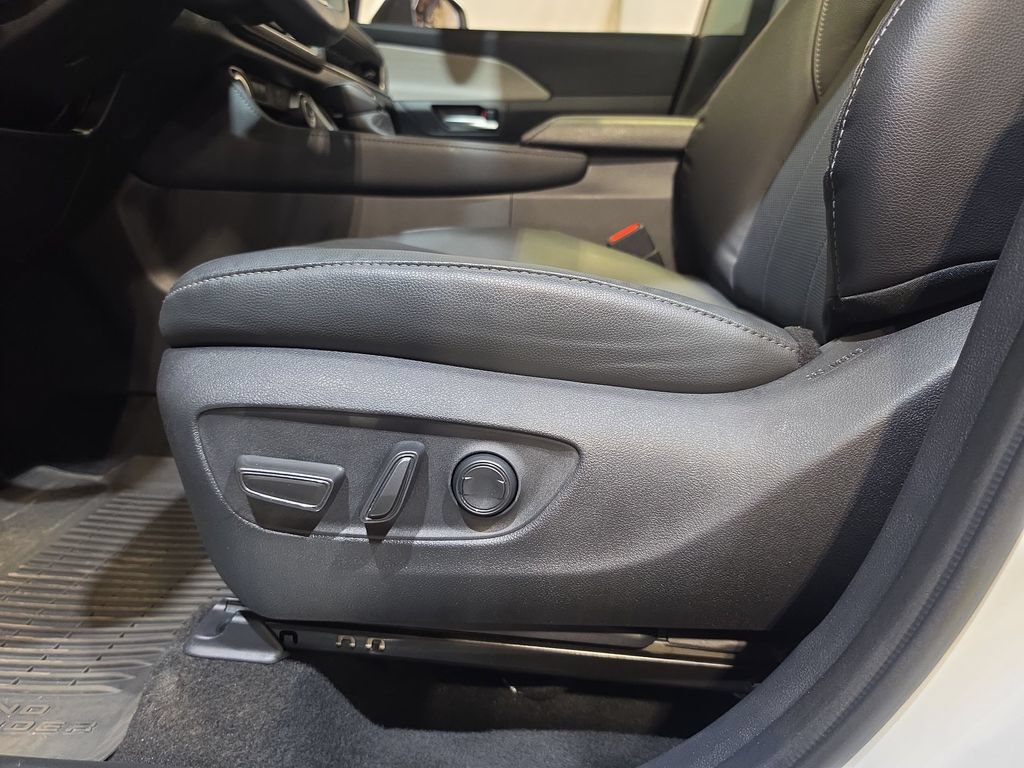 Used 2024 Toyota Grand Highlander AWD Hybrid image 14