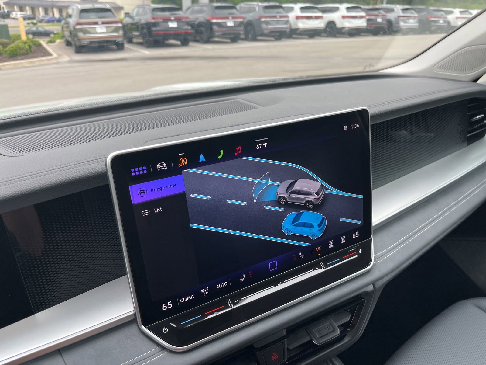 Certified 2025 Volkswagen Tiguan SE AWD/4WD image 23