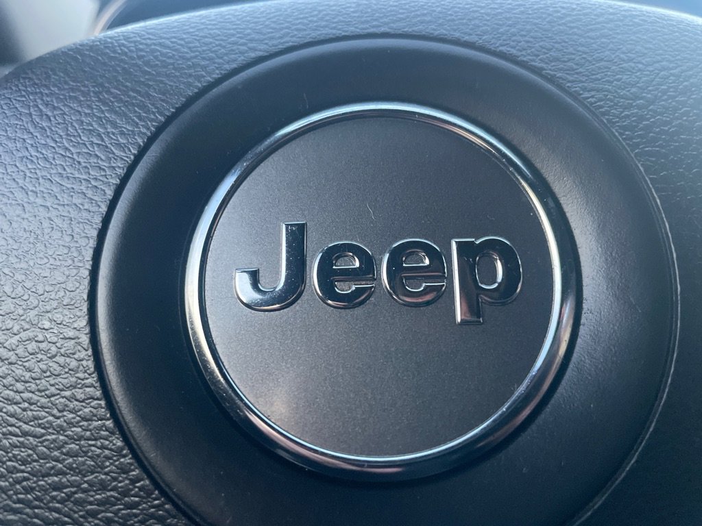Used 2020 Jeep Grand Cherokee Altitude image 30