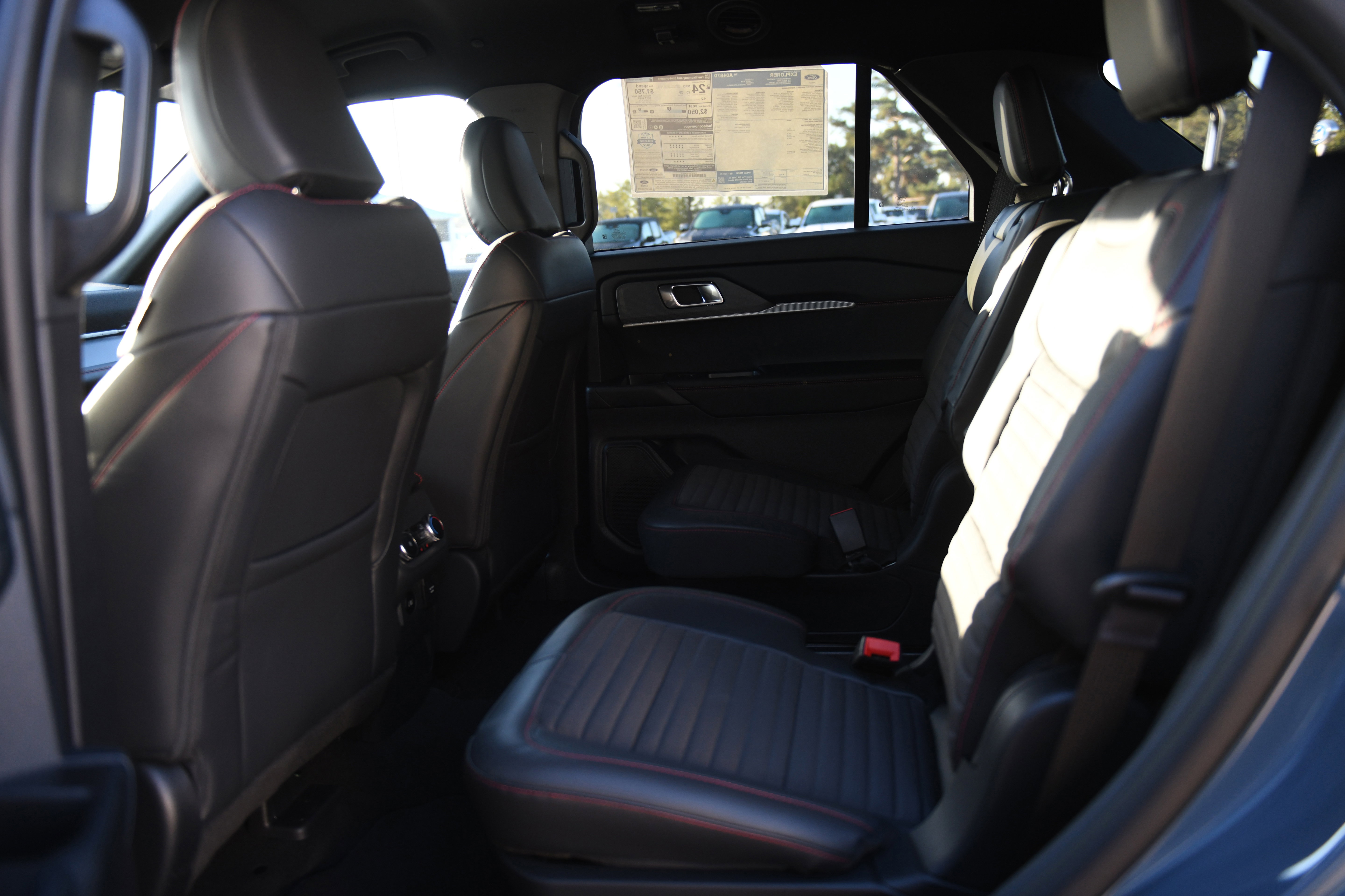 New 2026 Ford Explorer ST-Line w/ ST-Line Street Pack image 15