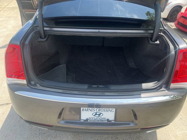 Used 2018 Chrysler 300 Limited RWD image 14