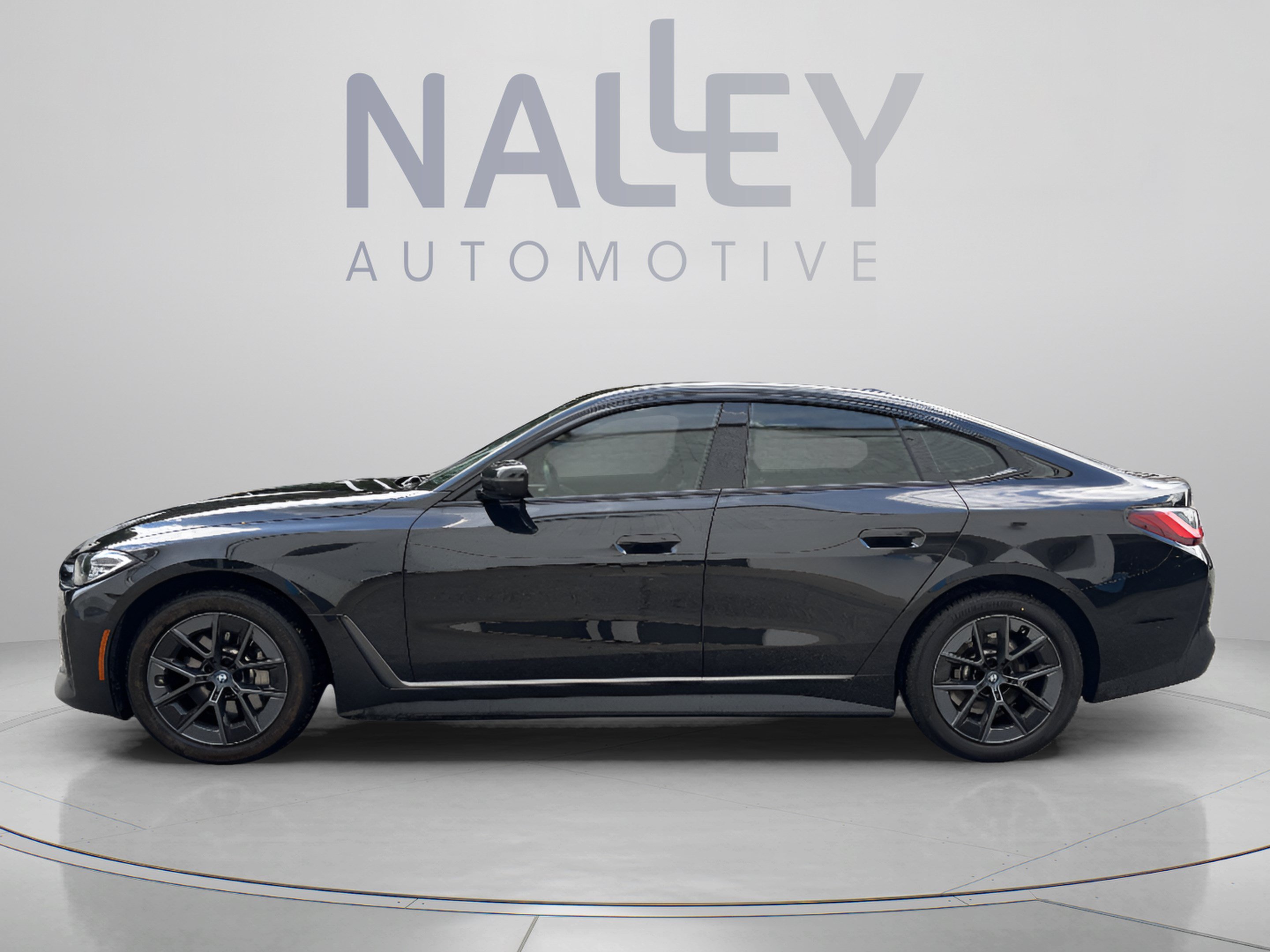 Used 2023 BMW i4 eDrive35 w/ Premium Package RWD image 2