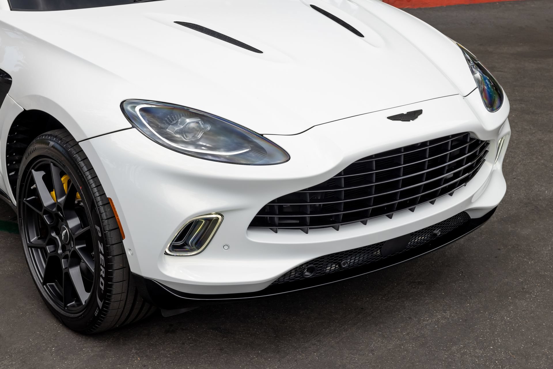 Used 2021 Aston Martin DBX AWD/4WD image 9