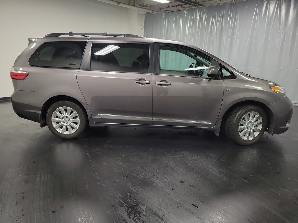Used 2016 Toyota Sienna LE AWD/4WD image 9