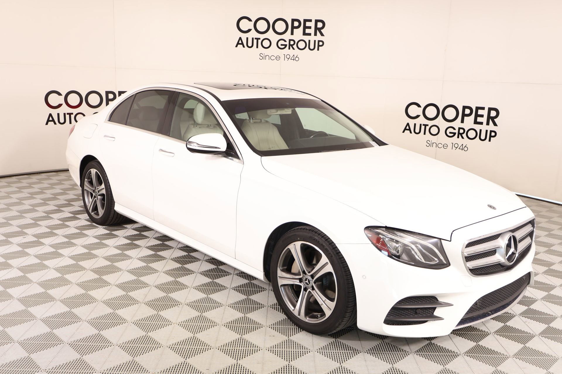 Used 2017 Mercedes-Benz E 300 4MATIC image 1