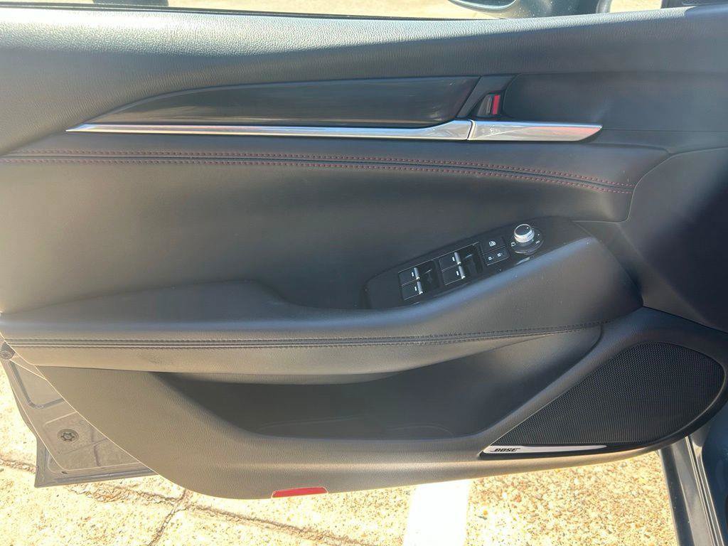 Used 2021 MAZDA MAZDA6 Carbon Edition FWD image 3