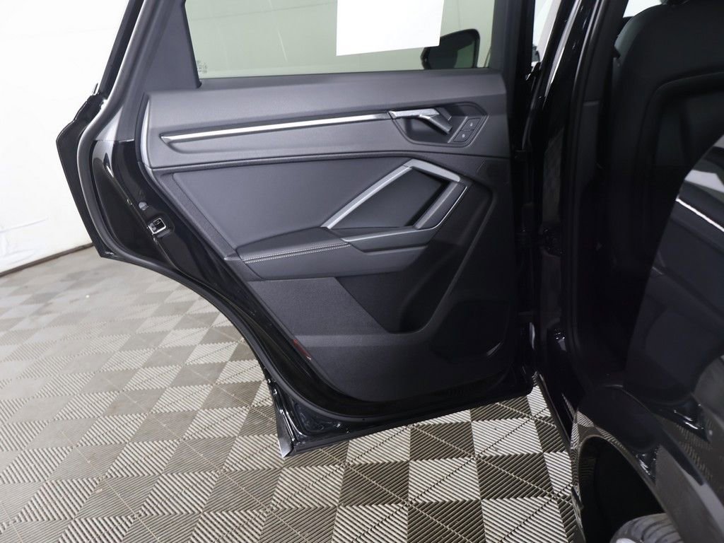 Used 2023 Audi Q3 2.0T Premium image 23