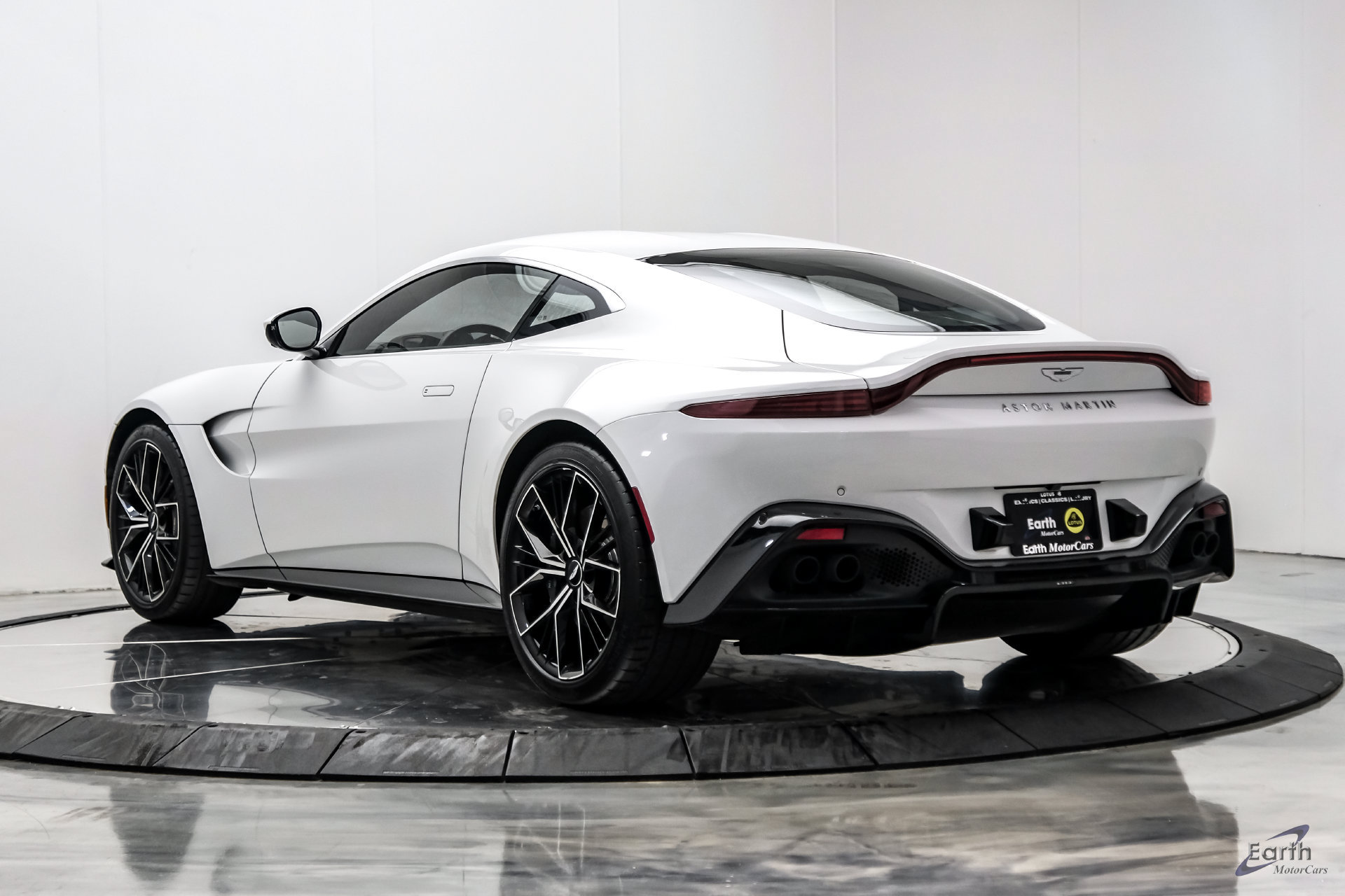 Used 2022 Aston Martin V8 Vantage Coupe RWD image 13