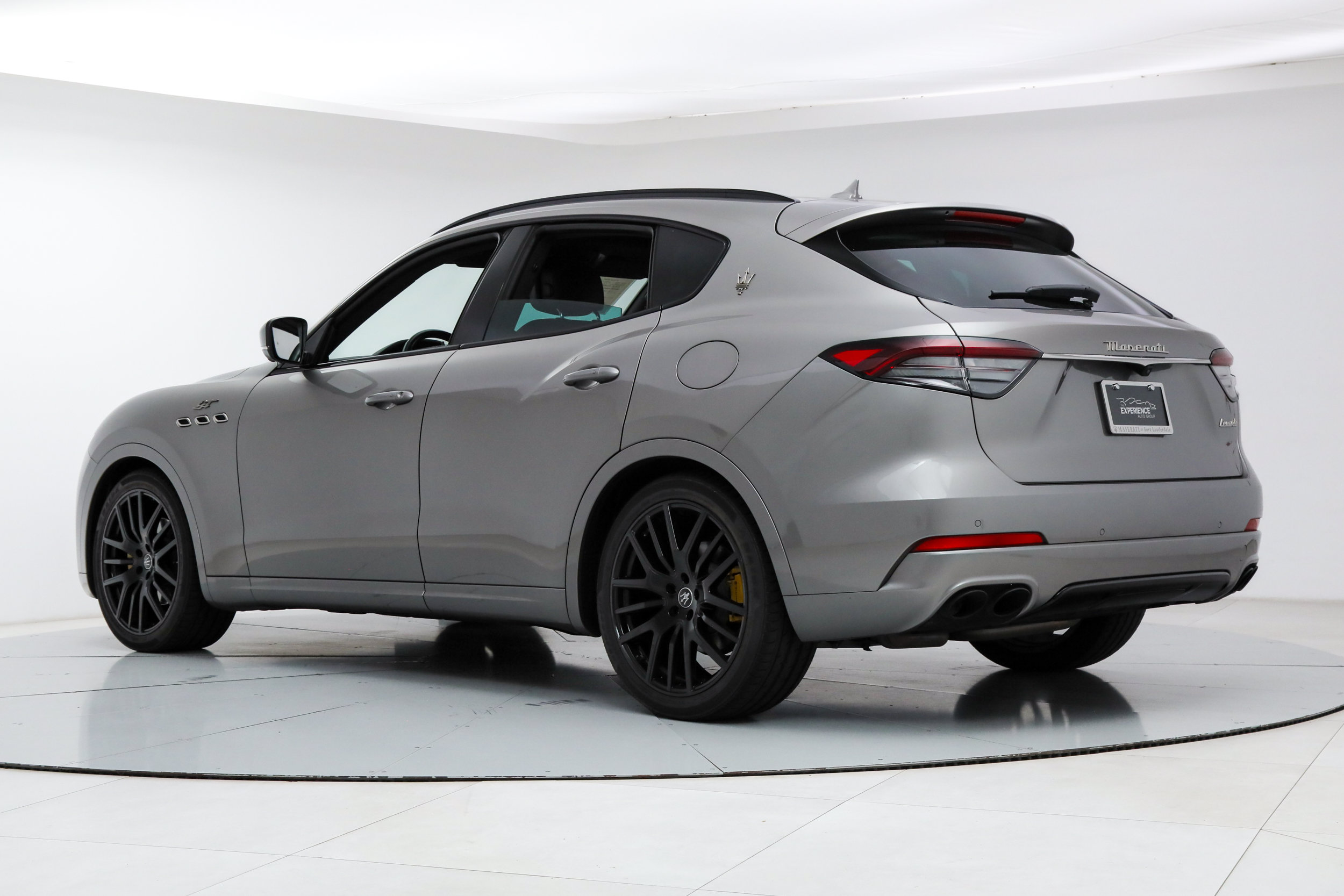 Certified 2022 Maserati Levante GT AWD/4WD image 3