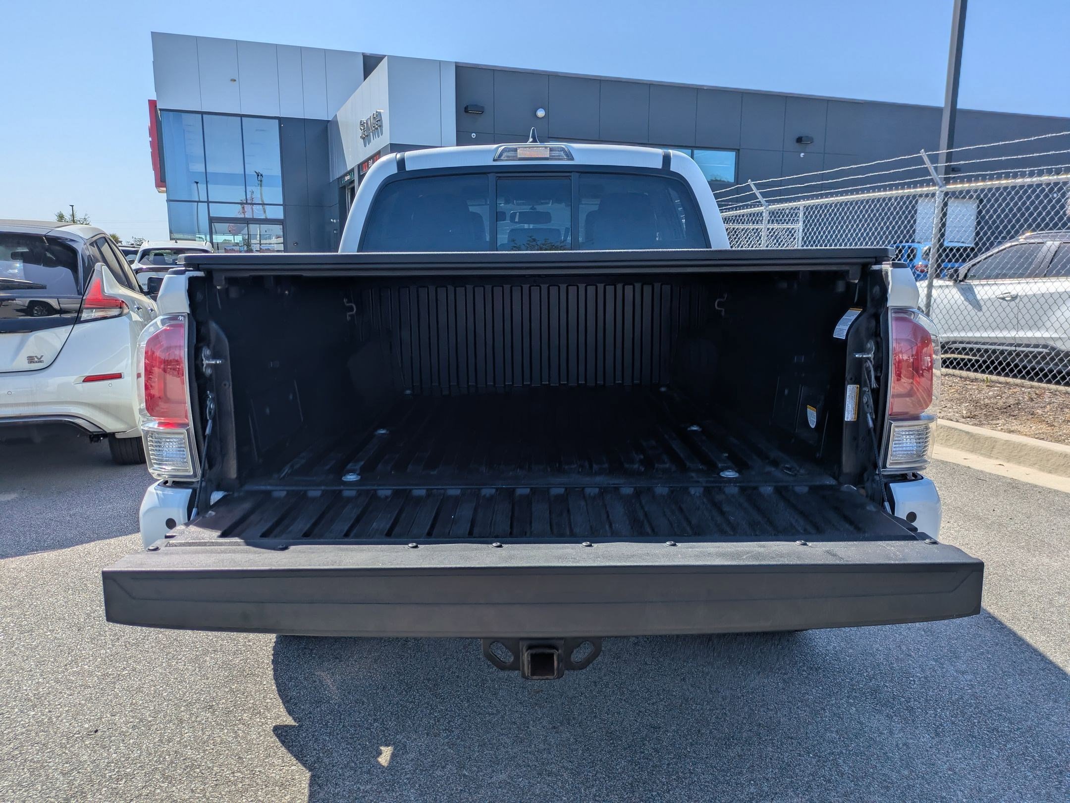 Used 2016 Toyota Tacoma Limited w/ Towing Package image 32