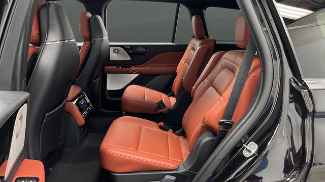 Used 2025 Lincoln Aviator Reserve w/ Equipment Group 201A AWD/4WD image 22