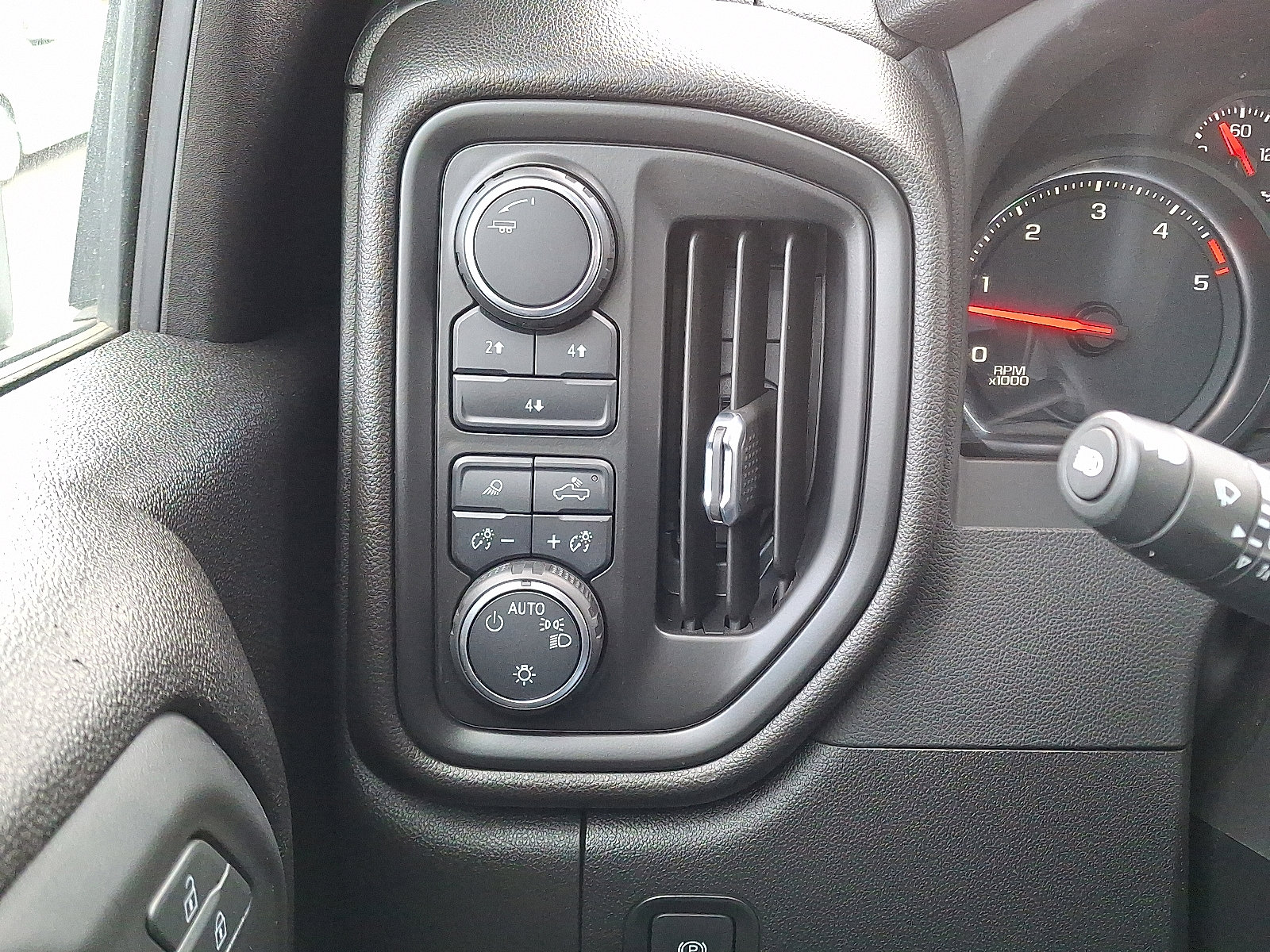 Used 2024 Chevrolet Silverado 3500 W/T image 24