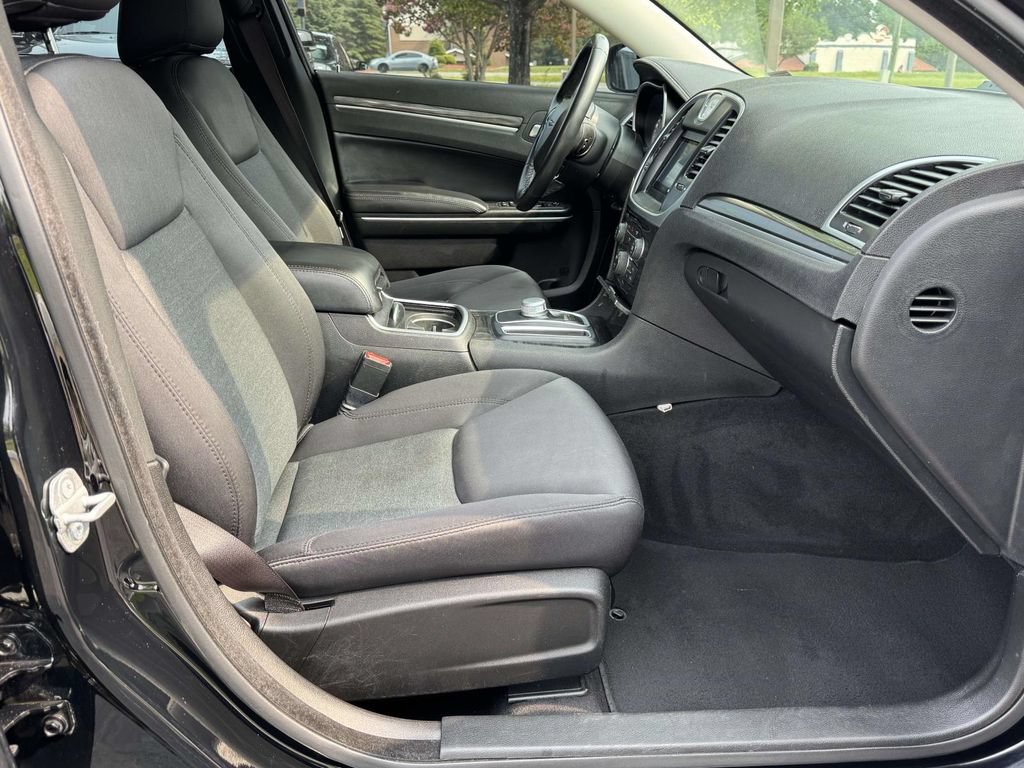 Used 2021 Chrysler 300 Touring w/ Sport Appearance Package RWD image 14
