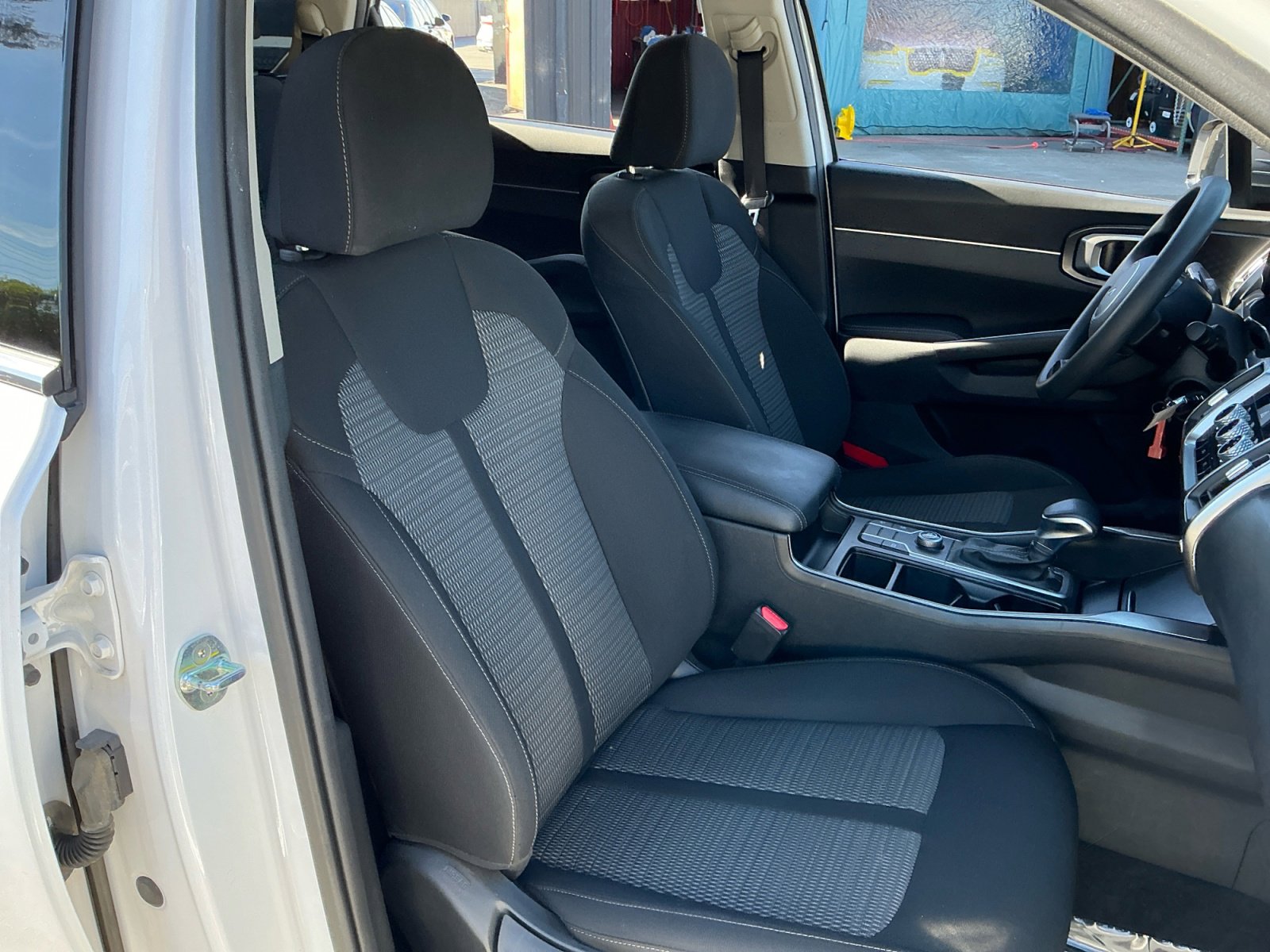 Used 2023 Kia Sorento LX image 21