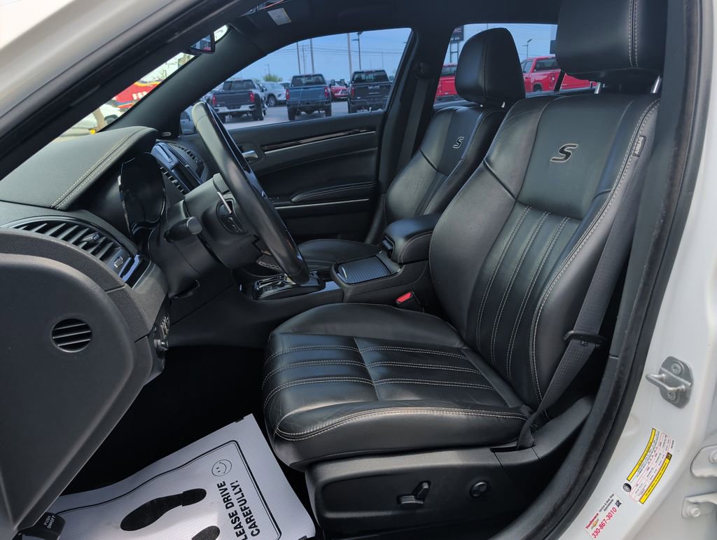 Used 2019 Chrysler 300 S RWD image 8