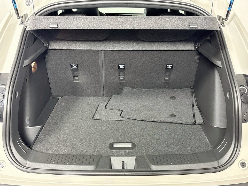 New 2026 Chevrolet Trax RS w/ Sunroof Package FWD image 25