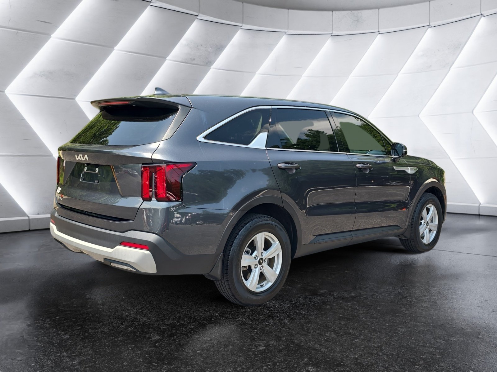 Used 2024 Kia Sorento 2WD LX image 5