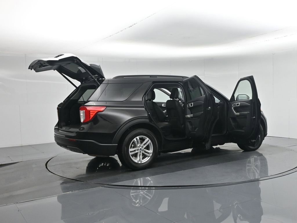 Used 2022 Ford Explorer XLT w/ Equipment Group 202A image 5
