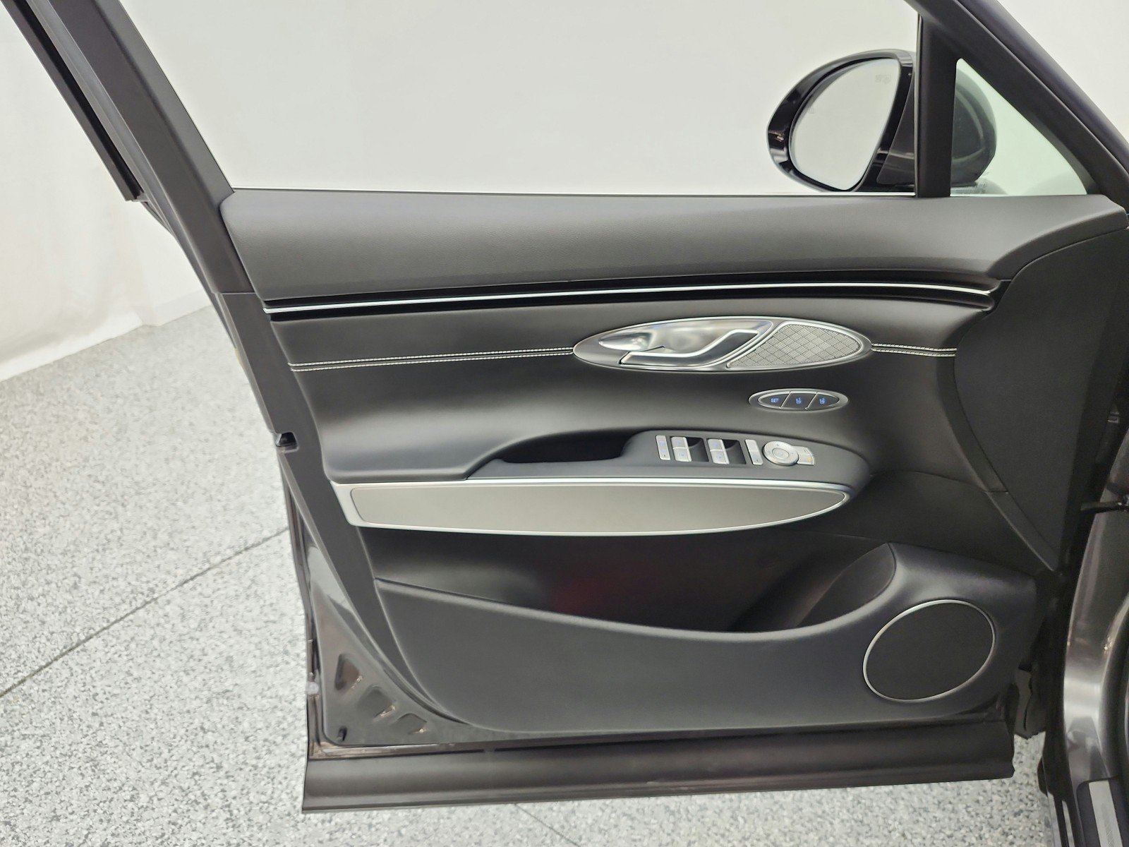 Used 2023 Genesis Electrified GV70 AWD/4WD image 23
