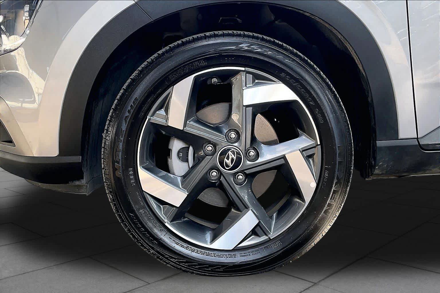 Certified 2026 Hyundai Venue SEL FWD image 11