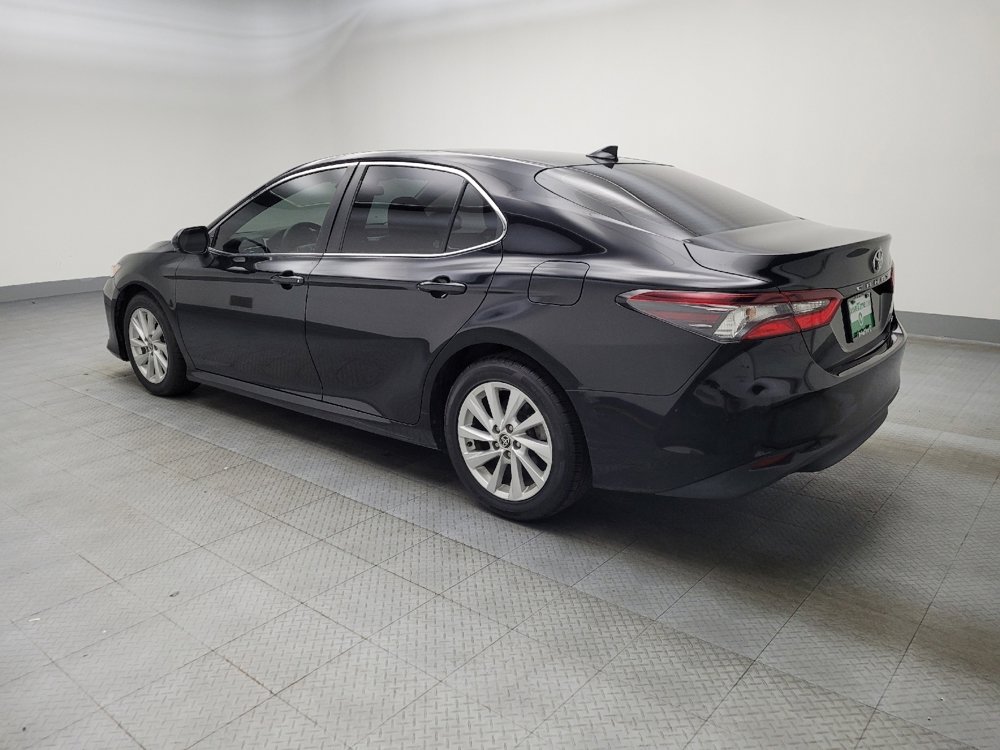 Used 2021 Toyota Camry LE image 3