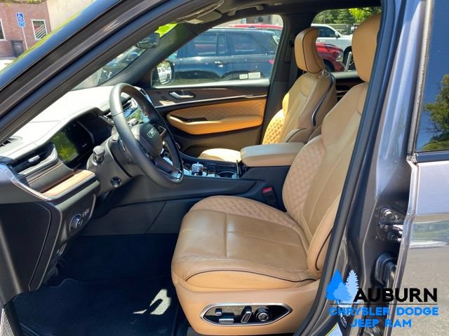 Used 2025 Jeep Grand Cherokee L Summit w/ Obsidian Package AWD/4WD image 35