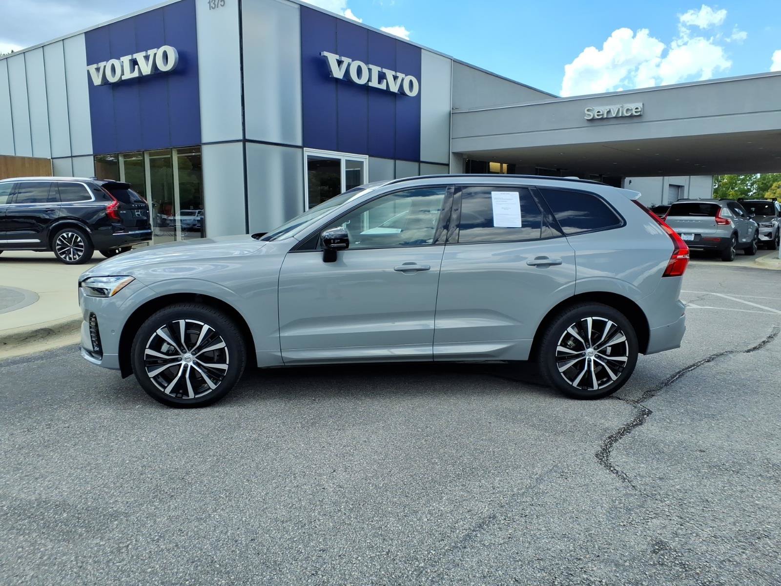 Certified 2024 Volvo XC60 B5 Plus AWD/4WD image 6