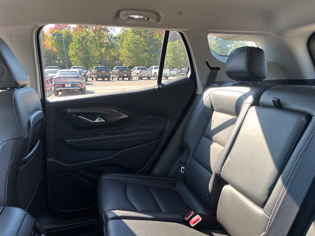Used 2022 GMC Terrain SLT w/ LPO, Floor Liner Package AWD/4WD image 19