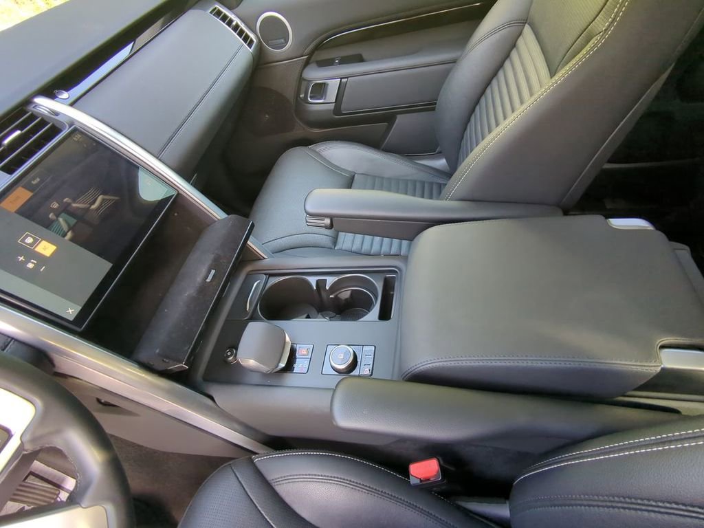 Used 2024 Land Rover Discovery S image 22