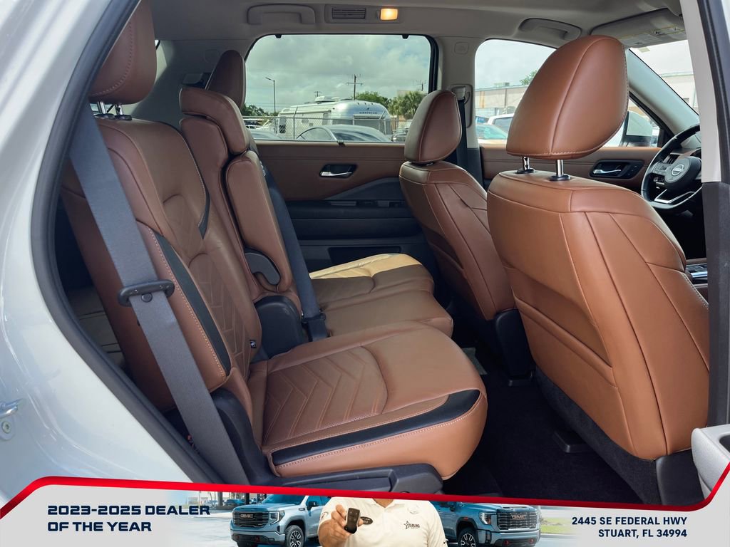 Used 2022 Nissan Pathfinder Platinum w/ Cargo Package image 18