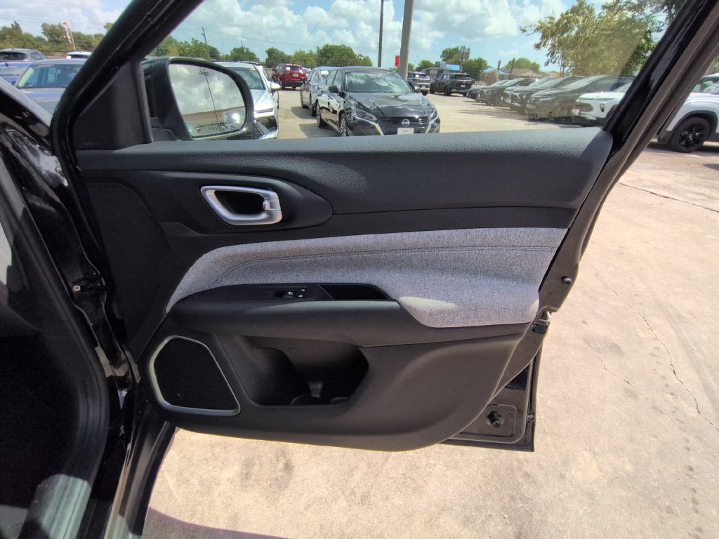 Used 2025 Jeep Compass Latitude AWD/4WD image 32