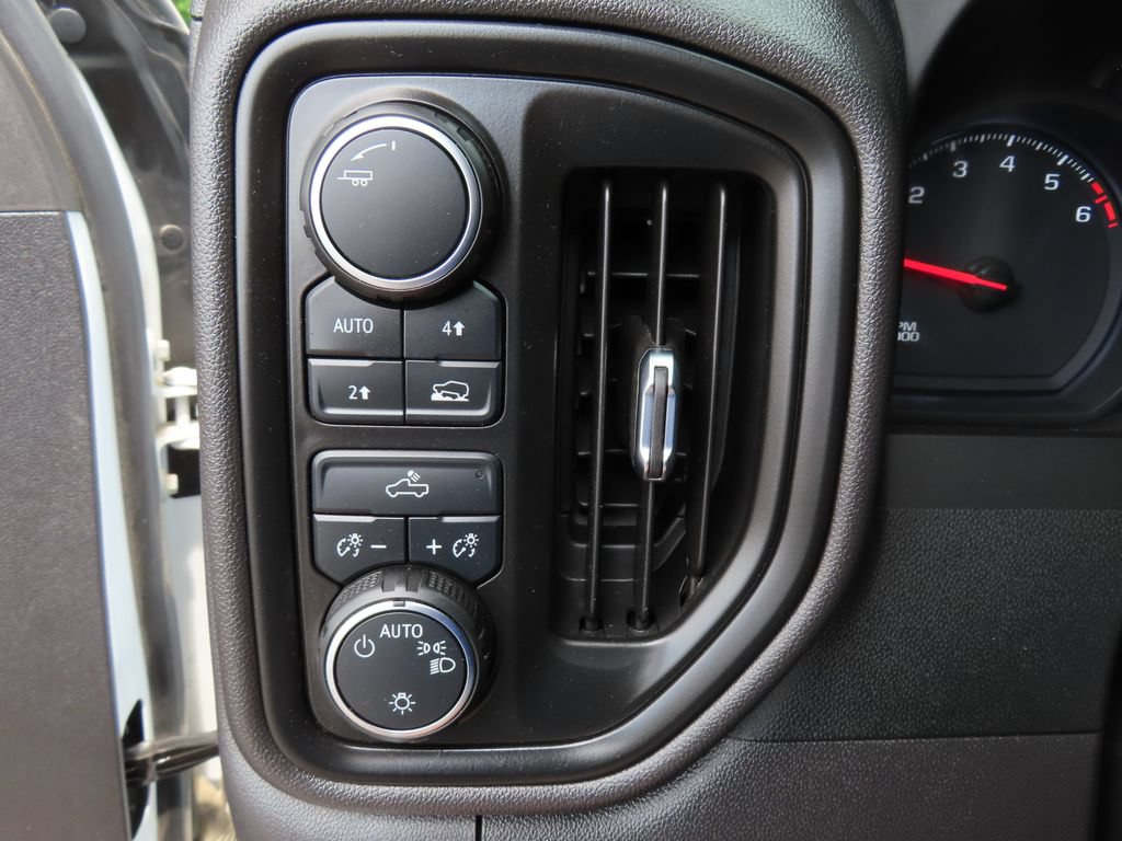 Used 2024 Chevrolet Silverado 1500 W/T w/ Trailering Package AWD/4WD image 8