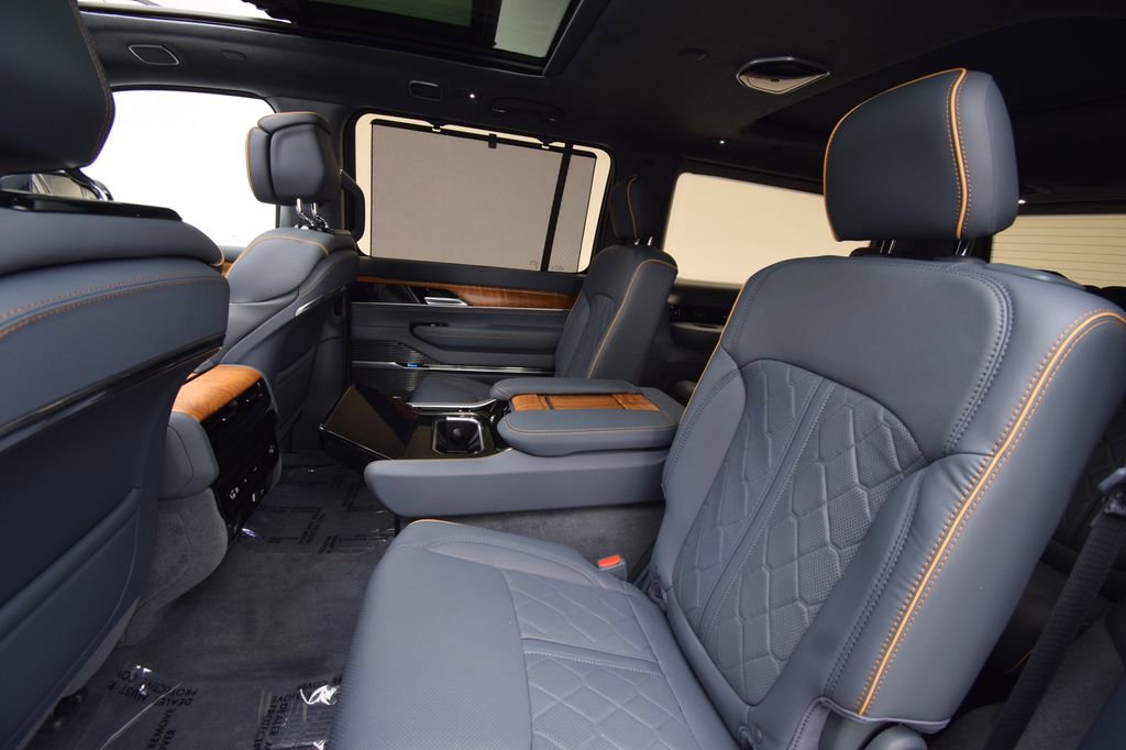 New 2024 Jeep Grand Wagoneer Series III AWD/4WD image 40