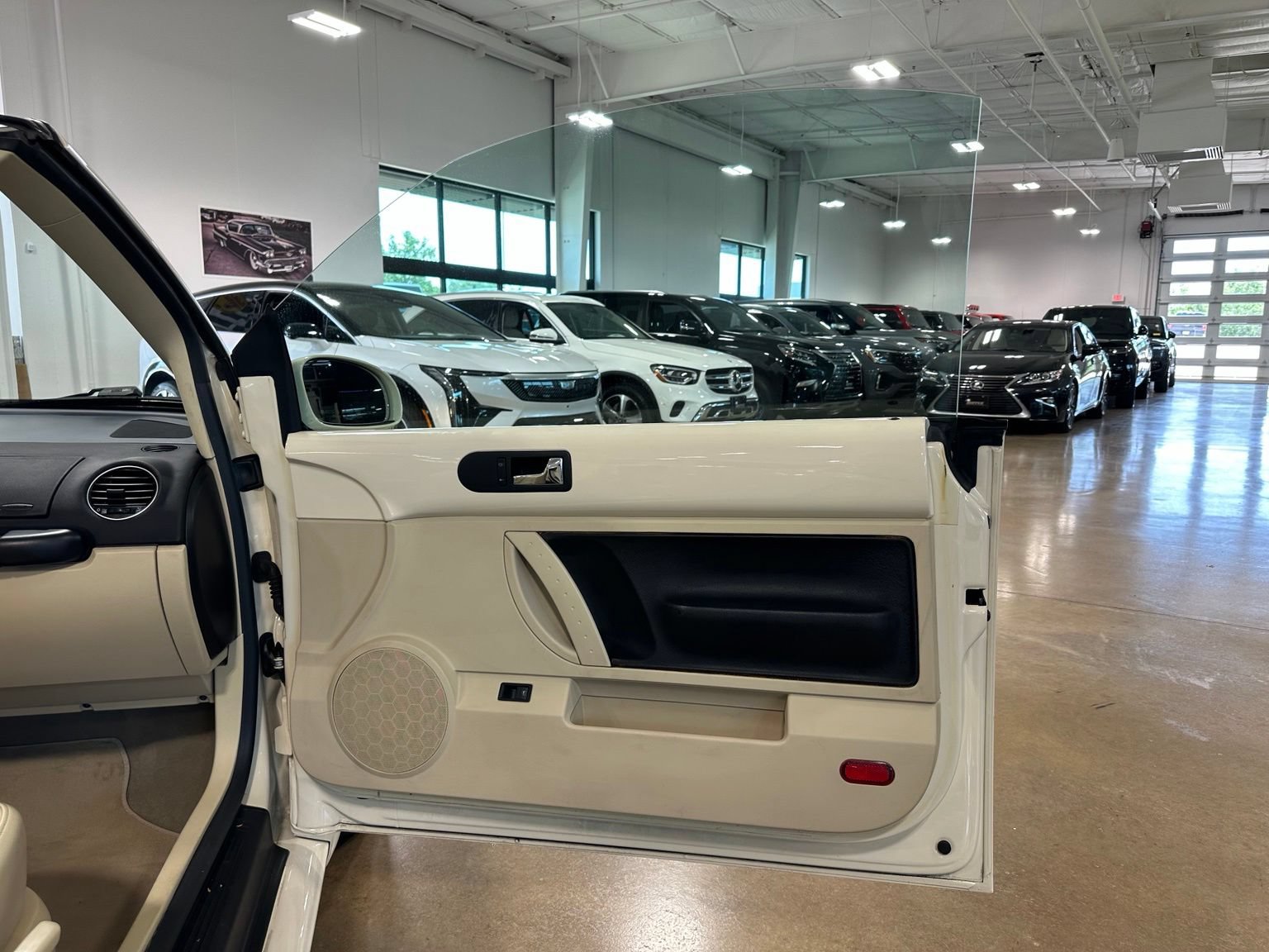 Used 2010 Volkswagen Beetle Final Edition FWD image 36