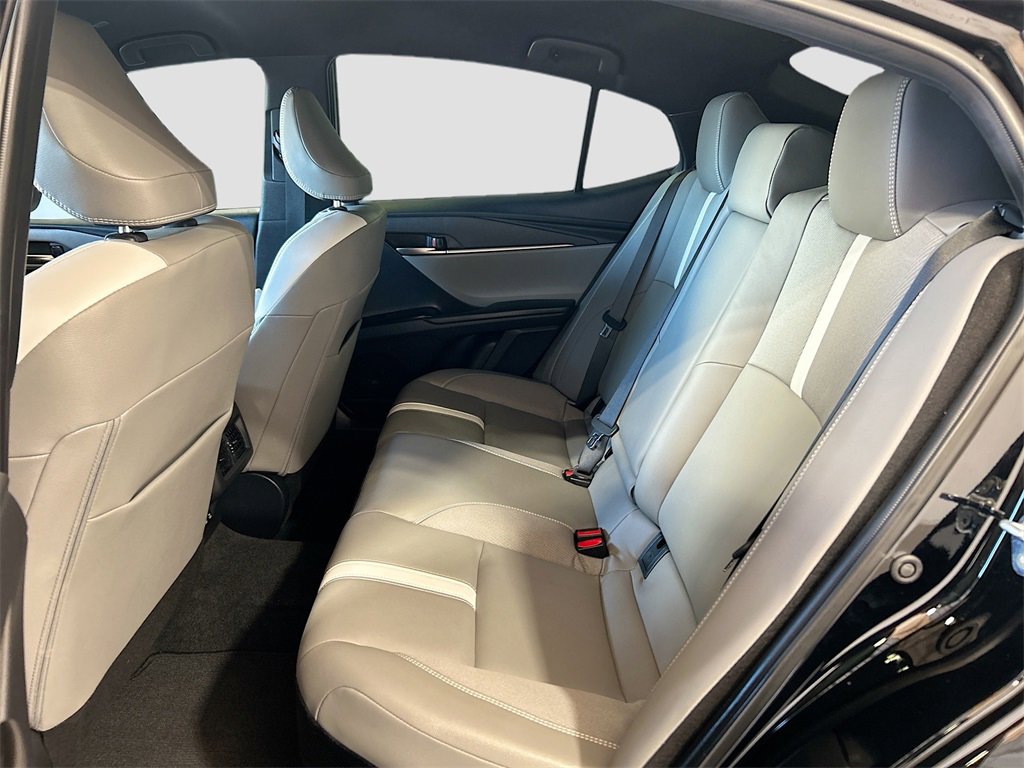 Used 2025 Toyota Camry SE w/ Convenience Package image 20