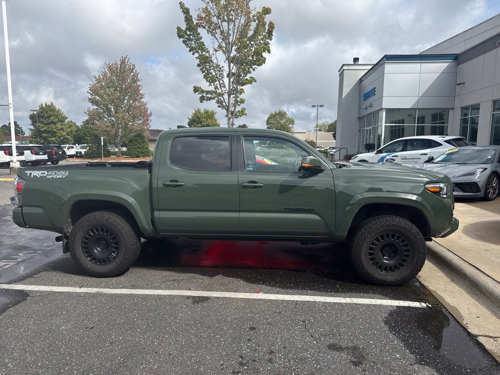 Used 2021 Toyota Tacoma TRD Sport w/ TRD Premium Sport Package AWD/4WD image 4