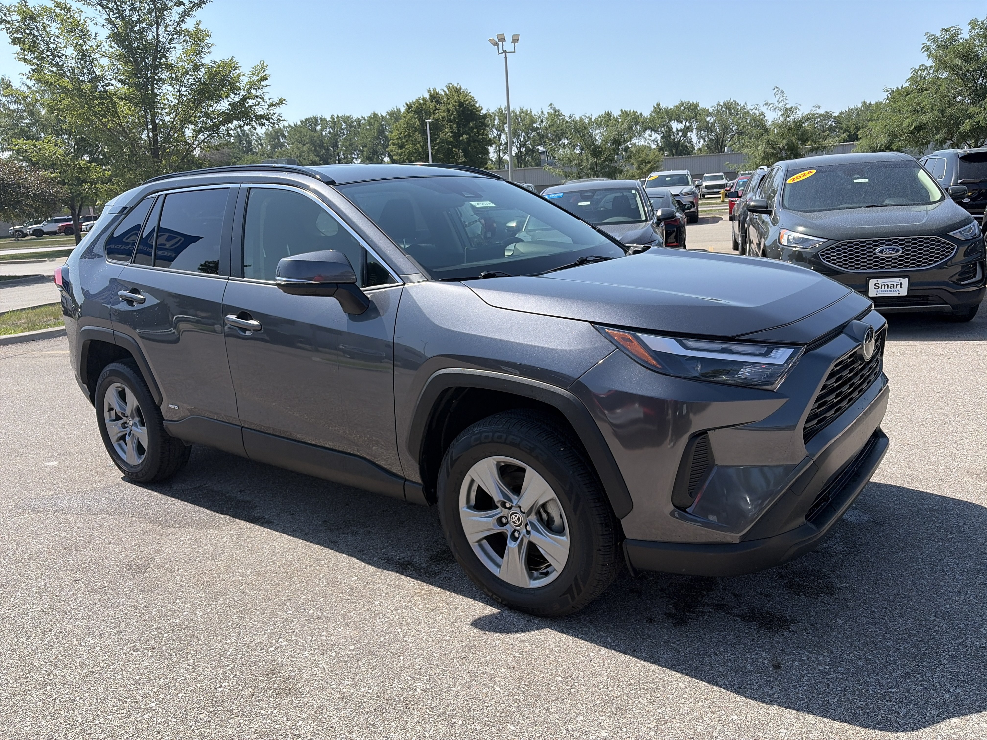 Used 2025 Toyota RAV4 LE AWD/4WD image 3