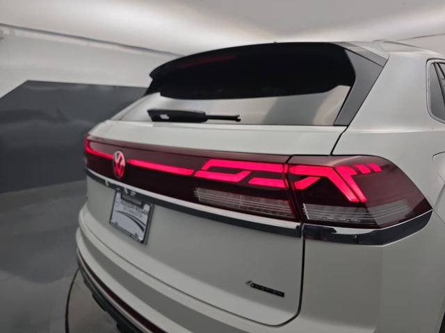 Used 2024 Volkswagen Atlas Cross Sport SEL R-Line AWD/4WD image 19