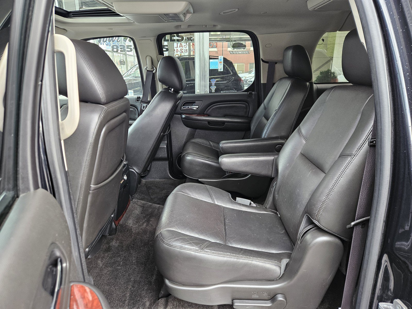 Used 2013 Cadillac Escalade ESV Luxury AWD/4WD image 17